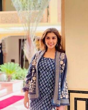 Eisha Singh Instagram - Escape to royalty at @rajasthalijaipur was a dream ! It was a staycation filled with unforgettable moments in #pinkcity.

The unique experience of tent life serenaded by peacocks, was truly magical. Indulgent Rajasthani cuisine delighted our palates, while the mountain view soothed our souls.

All in all the unmatched hospitality & opulent interiors speak of the regal charm one shouldn’t miss.Each moment there is a treasured memory.

#EishaSingh #Jaipur #Trip