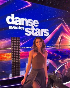 Elena Faliez Instagram - Hier c’était #dals 🪩
Nous sommes venues encourager notre belle et talentueuse @evegillesoff qui est déjà troisième du classement, à 2 points seulement de la première place malgré son entorse 😏💃