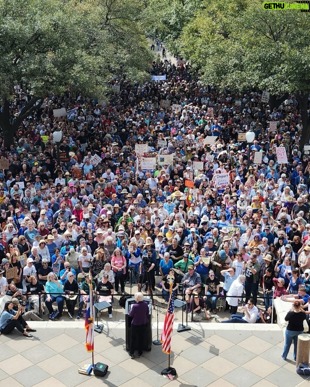 Elizabeth Warren - 47.8K Likes - Unelected billionaire Elon Musk and his co-president Donald Trump think this country should work for billionaires and everyone else should just bow down.
I joined @LloydDoggettTX, @GregCasar, and over 3,000 people in Austin, Texas to deliver a message: We are not bowing down!