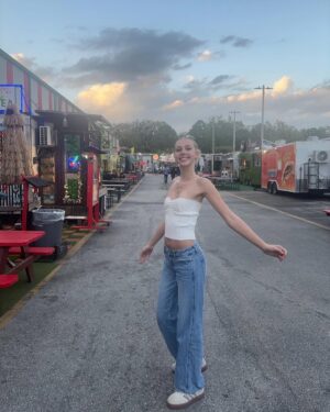Elle Graham Instagram - Spring break ☀️☀️