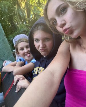 Elle Graham Instagram - Spring break ☀️☀️