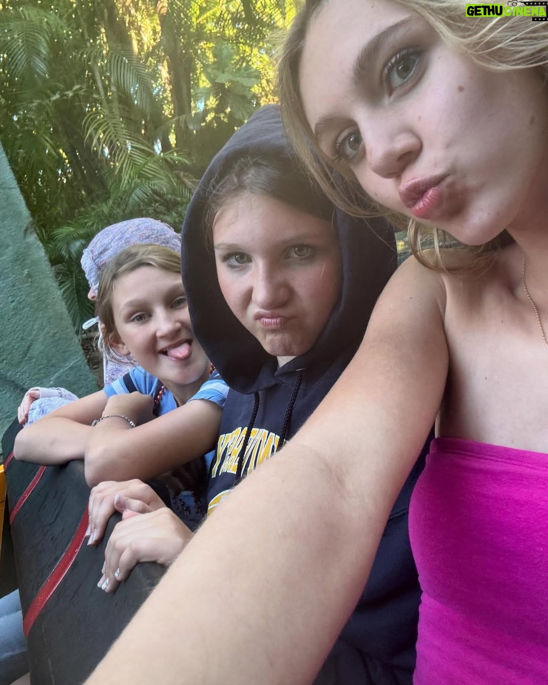 Elle Graham - 6.8K Likes - Spring break ☀️☀️