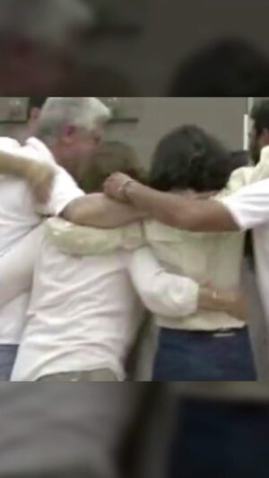 Elsa Punset Instagram - El amor que no se expresa no sirve de nada!… pero eso me encanta compartir estas imágenes, que nos recuerdan la importancia de expresar afecto como más os guste, pero por ejemplo con un buen abrazo…