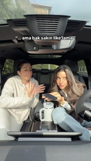 Elvin Levinler Instagram - ekrana bakabilirsin ama dokunamazsın bu bir kuraldır 🤓 tanıdık mı?
#bestfriendsgoals #relatable #FunnyFriendship #FriendshipGoals