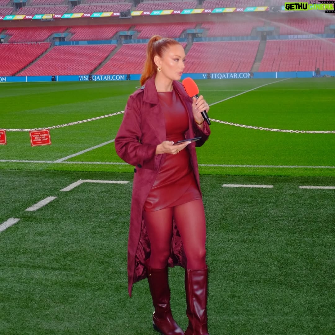 Elz The Witch - 25.4K Likes - so i hosted at wembley infront of 90,000 people 🥹❤️ thank you @sidemen for having me back for a third time 💪🏻 £4.7 Million raised for charity 👏🏼 on international women’s day 😏
#sidemen #sidemancharitymatch #wembley