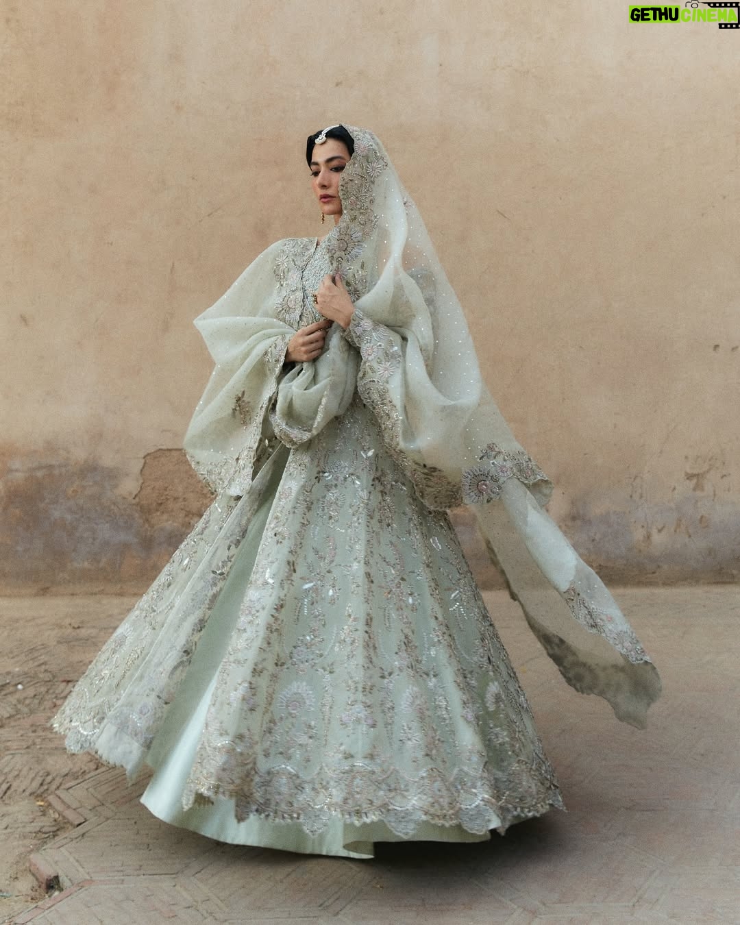 Eman Suleman - 3.7K Likes - Suneeta Rao is an exceptionally beautiful woman with an equally beautiful voice. I fell in love with this song the first time I heard it, as a child, watching my older cousins twirl to its rhythm. They were dressed in matching angarkhas, each adorned with gotay ka kaam, but in different colors. Im still upset I didn’t get to wear one, I was very little, it didn’t matter.
Toshi appa (@natthedevil) always finds the best music to dance to on menhdis.
Anyhow, a friend called me a paree when I shared this picture, and the song has been etched in my mind ever since.
@zarashahjahanbride photographed by @snaqvi
Hair and makeup by @sunil_mua
Styled by @yash645
Art direction by @hashimali90