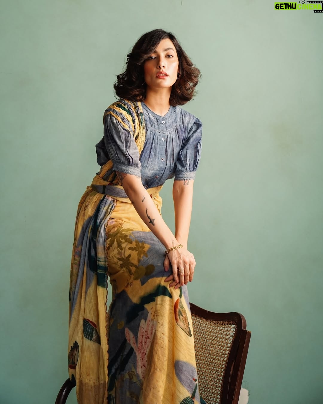 Eman Suleman - 7.5K Likes - Cross border with @cord.in 🤍
Photographed by @sajallsajjad
Styled by @haajira.ahmad
Hair and makeup by @sunil_mua
@theweekendstudio.pk
