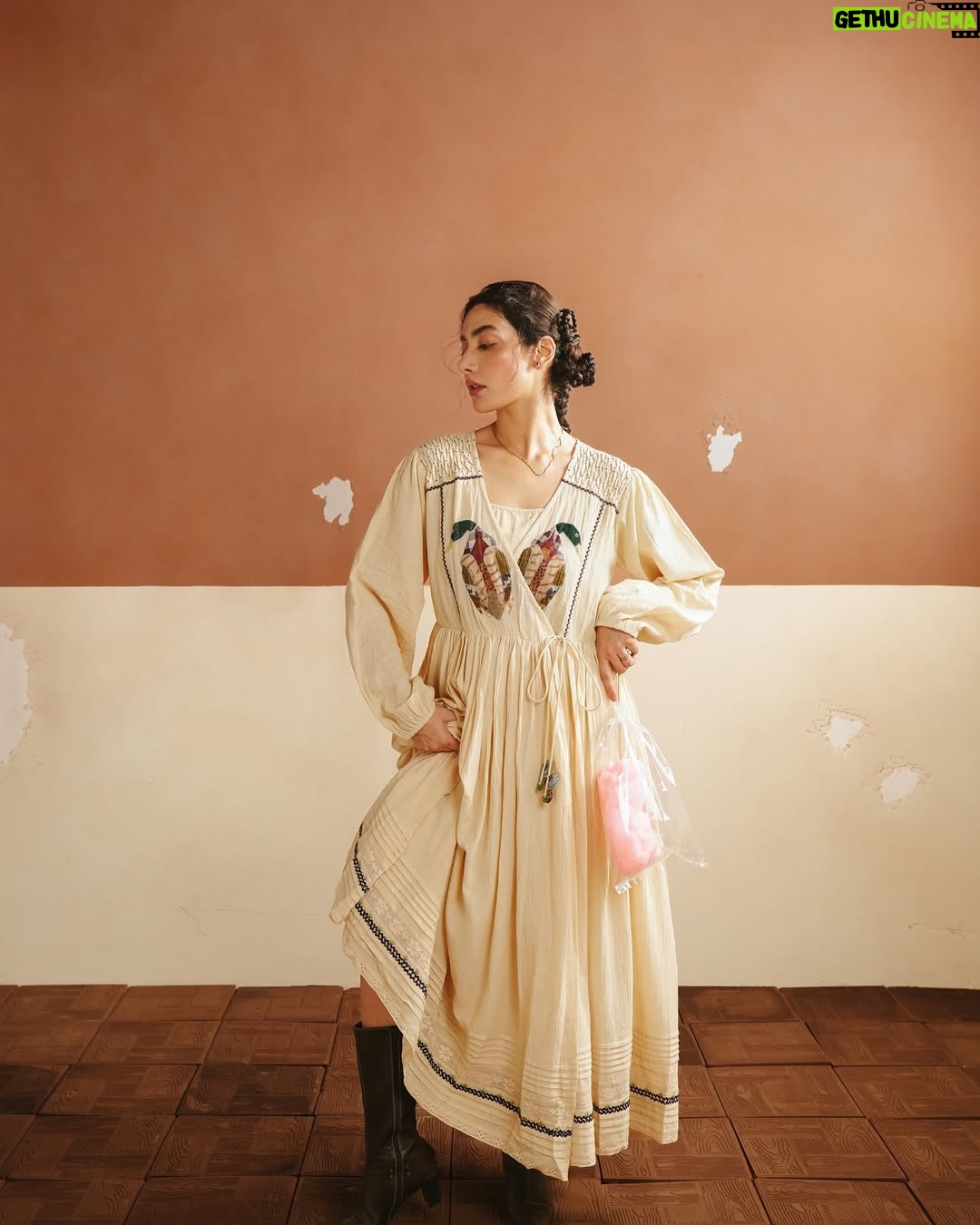 Eman Suleman - 7.5K Likes - Cross border with @cord.in 🤍
Photographed by @sajallsajjad
Styled by @haajira.ahmad
Hair and makeup by @sunil_mua
@theweekendstudio.pk