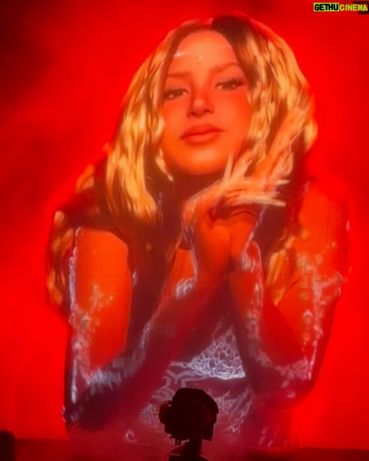 Emeraude Toubia - 168.9K Likes - BRB, texting my 12-year-old self that we just met @shakira. She’s gonna lose it!! 🐺💎 #LMYNL #LMYNLWorldTourCDMX #LMYNLWorldTour