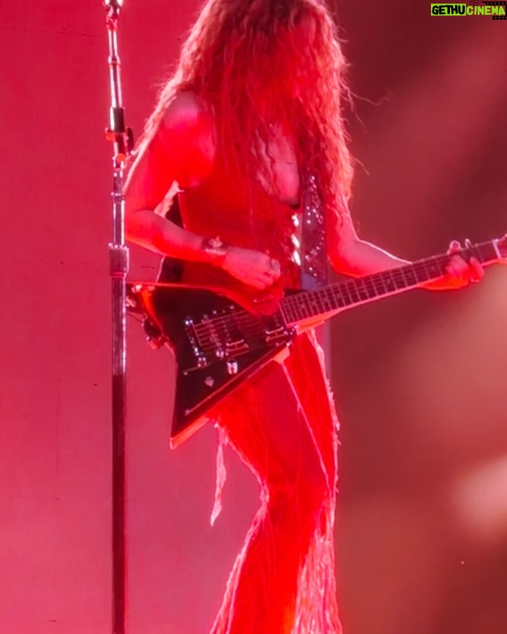 Emeraude Toubia - 168.9K Likes - BRB, texting my 12-year-old self that we just met @shakira. She’s gonna lose it!! 🐺💎 #LMYNL #LMYNLWorldTourCDMX #LMYNLWorldTour