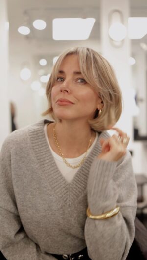 Emily Tierney Instagram - What I ask for at the hairdressers. Head to stories for links to my fave hair products for volume and shine. Buttery blonde and a blunt cut bob with bangs by my amazing hairdresser of many years @marz_cielen 🫶🏻 Save for your next appointment 💇🏼‍♀️ 

- We alternate between a full head or t-section of highlights 
- Two different toners to create a ‘root smudge’ for less harsh regrowth 
- Blunt bob cut while wet 
- Point cutting when dry to create a little texture 

📍 @billicurrie 

#bobhaircuts #bobhaircut #bobcut #bobhair #bobhairstyle #bob #frenchbob #blondebob #blondehair #butteryblonde #blondehair #bobhairstyles #bangs #italianbob #90shair #shorthair #hairinspo #hairtransformation #hairinspiration #creamyblonde #bobhairinspo #viralhair #trendinghair #hairfashion #hairideas #hairgoals #hairgrowth