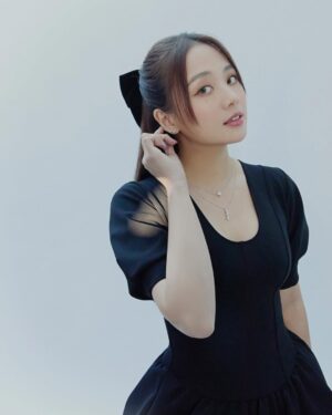 Emma Wu Instagram - 慶祝成為全新的Me 
送給自己一個禮物💝
 
Swarovski培育鑽石 💎
不僅適合送給他人當愛的禮物
更是不論任何節日 
寵愛自己的禮物首選
 
跟著我一起當個自信獨立有品味的女人吧
這是件超級重要的事💕💕💕

@swarovski 
#SwarovskiCreatedDiamonds
#璀璨隨心
#只要是愛的人都可以是情人