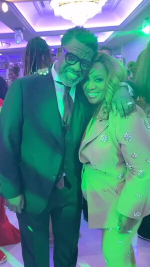 Erica Campbell Instagram - SO MUCH LOVE!!! ❤️❤️ #WarrynandSandraCampbell #legacyoflove Family Family and more Family!!! #50years