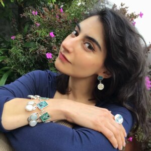 Erika Toa Russo Instagram - Iluminada por el arte de @joyas_mjcordovez Quito🌟
.
Que alegría mostrarles las joyas que hace una amiga, a la cual no veía desde hace años y nos reencontramos hace poco, su talento es indiacutible. Sus joyas son todas hechas a mano, por ella, orfebre y diseñadora de joyas en plata y no solo🤩  A mí me encantan!... 
Y así como tip de regalos de  #SanValentin podría ser una opción, ¿qué opinan?
.
.
.
#TOA #lifestyle #joyasQuito #JoyasCordovez #Quito #silver #jewelry #diseñojoyas