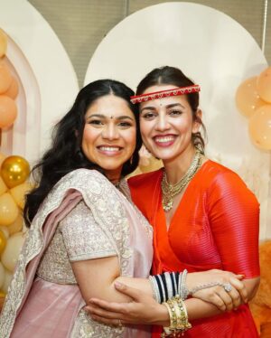 Esha Kansara Instagram - Gujju glam pictures straight outta the freshest studio @deekad_creations in town by @kakali_das_photography & @deepak_das_photography ❤️❤️❤️ for my cutie @bruh_m_in & @viral2886 ‘s God bharai 🥳🙏🌸🥰🥰🥰❤️❤️ my excitement is clearly out in the pictures 🥳😂💃💃💃

Studio photography @kakali_das_photography 🌸🌸❤️
.
Ps- bohot log hai tag karneko plz khud hi karlo 😂🙏😝thanks!