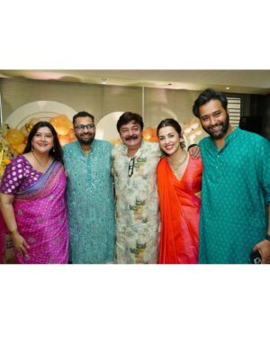 Esha Kansara Instagram - Gujju glam pictures straight outta the freshest studio @deekad_creations in town by @kakali_das_photography & @deepak_das_photography ❤️❤️❤️ for my cutie @bruh_m_in & @viral2886 ‘s God bharai 🥳🙏🌸🥰🥰🥰❤️❤️ my excitement is clearly out in the pictures 🥳😂💃💃💃

Studio photography @kakali_das_photography 🌸🌸❤️
.
Ps- bohot log hai tag karneko plz khud hi karlo 😂🙏😝thanks!