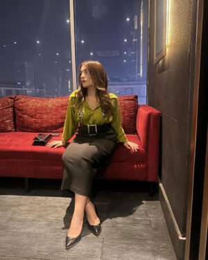 Esha Shah Instagram - تم جو آئے زندگی میں بات بن گئی ۔ ۔ ۔
.
.

shirt by @mehakisrarcloset