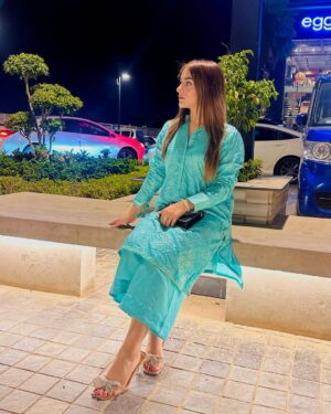 Esha Shah Instagram - کیوں تیری حسرت ہا ہر خواہش سے بھر کر مجھے 🍂🖤
.
JUMMAH MUBARIK ♥️