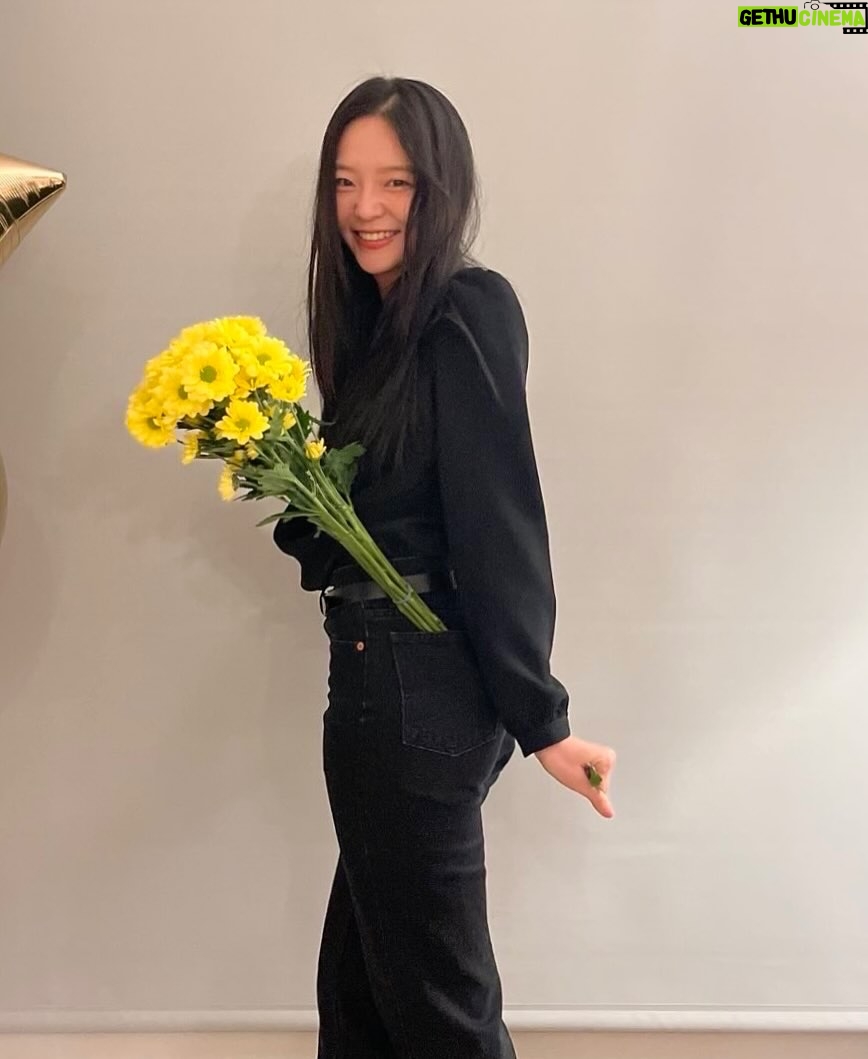 Esom - 28.2K Likes - 🌬️