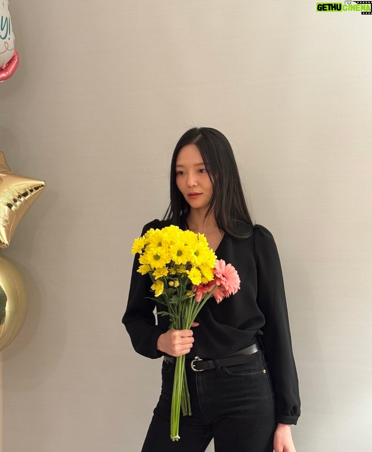 Esom - 28.2K Likes - 🌬️