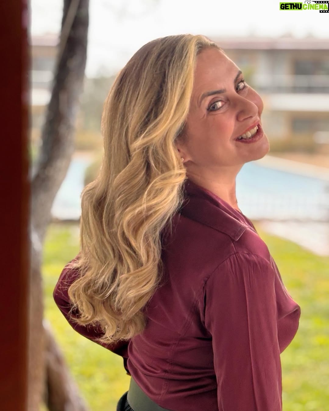 Esra Akkaya - 4.2K Likes - Sevgili kuaförüm @newblondtr “saçını istediğin renge boyarım yeterki föne gelme” dediği için bu fotolar buraya bırakayım en azından anılarımızda kalsın:)