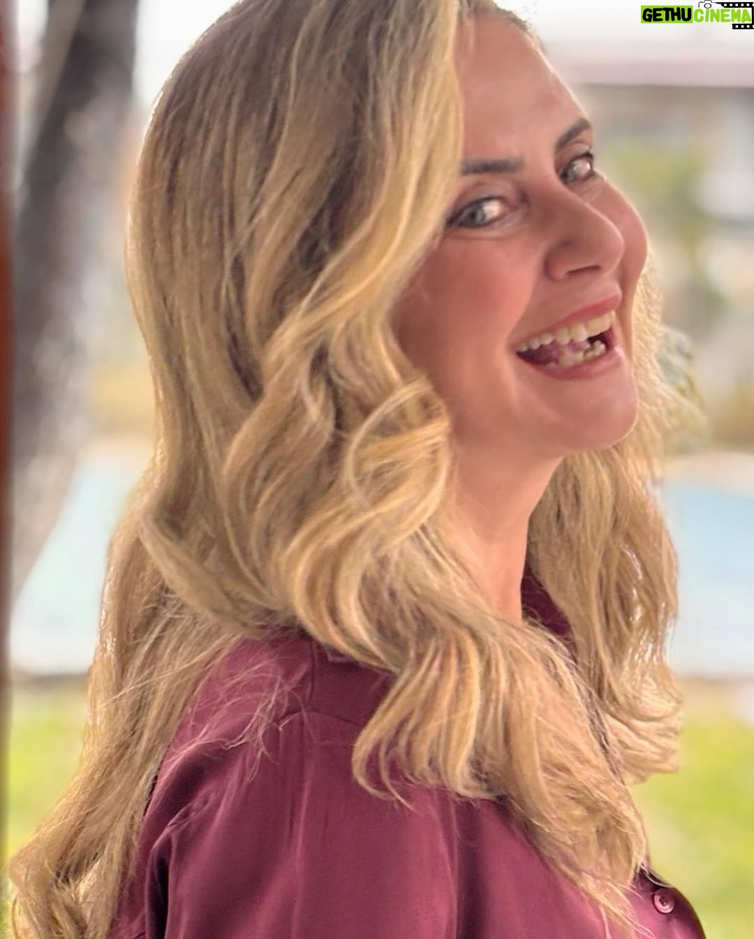 Esra Akkaya - 4.2K Likes - Sevgili kuaförüm @newblondtr “saçını istediğin renge boyarım yeterki föne gelme” dediği için bu fotolar buraya bırakayım en azından anılarımızda kalsın:)