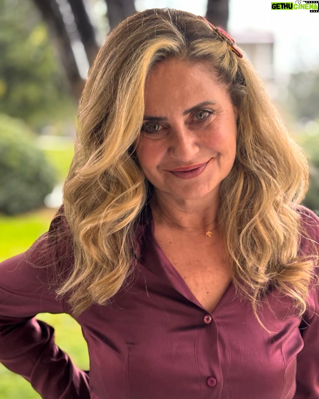 Esra Akkaya - 4.2K Likes - Sevgili kuaförüm @newblondtr “saçını istediğin renge boyarım yeterki föne gelme” dediği için bu fotolar buraya bırakayım en azından anılarımızda kalsın:)