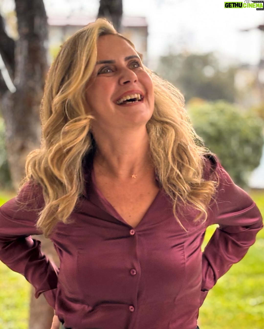 Esra Akkaya - 4.2K Likes - Sevgili kuaförüm @newblondtr “saçını istediğin renge boyarım yeterki föne gelme” dediği için bu fotolar buraya bırakayım en azından anılarımızda kalsın:)