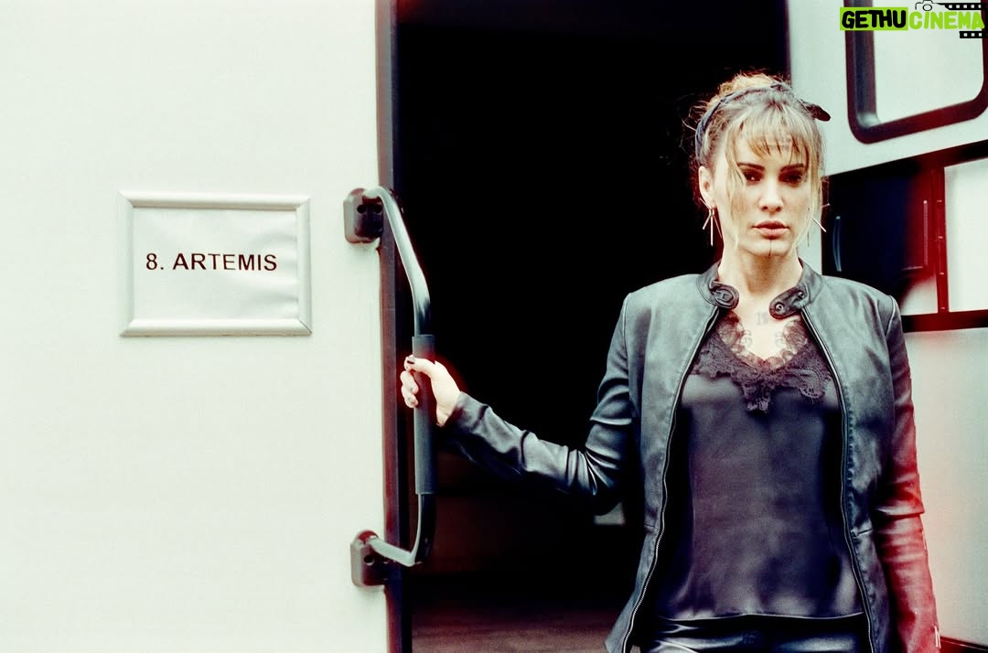 Eve Mauro - 1K Likes - I would like to introduce everyone to Artemis. From Director @davidayermovies , #AWorkingMan starring @jasonstatham - only in theaters March 28th. @aworkingmanmovie
📸 @estevanoriol