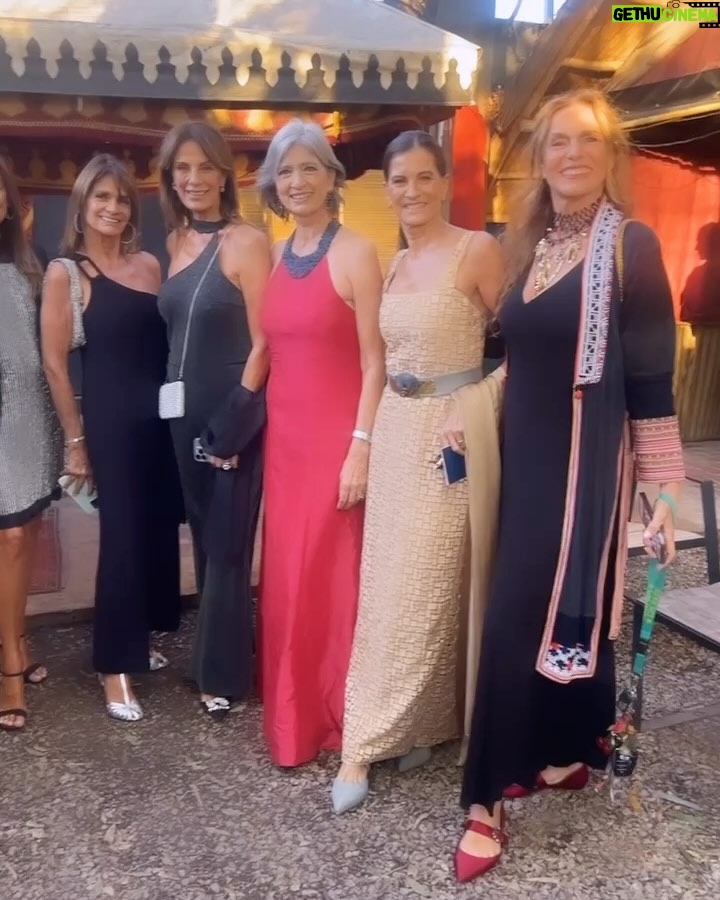 Evelyn Scheidl - 7.2K Likes - Compartir el casamiento de los hijos de amigas es una enorme emoción!! Gracias @tgarbesi por imvitarnos !
Divinos los novios Mateo & Victoria @mventur8 @victoriasolanetn y divina ceremonia!!
Y vernos con amigas de tantos años siempre es maravilloso!!!
@reynalgina @marcetinayre @mtinayre @morafurtadook @teresacalandra @nequigalotti @andreafrigeriook @delfinafrers @wedcode @karinarabolini.ok
Muy buen domingo 🌷🍀🌷🍀🌷🍀