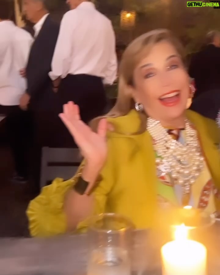 Evelyn Scheidl - 7.2K Likes - Compartir el casamiento de los hijos de amigas es una enorme emoción!! Gracias @tgarbesi por imvitarnos !
Divinos los novios Mateo & Victoria @mventur8 @victoriasolanetn y divina ceremonia!!
Y vernos con amigas de tantos años siempre es maravilloso!!!
@reynalgina @marcetinayre @mtinayre @morafurtadook @teresacalandra @nequigalotti @andreafrigeriook @delfinafrers @wedcode @karinarabolini.ok
Muy buen domingo 🌷🍀🌷🍀🌷🍀