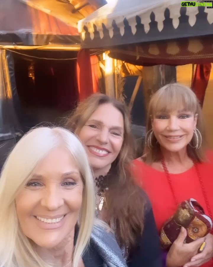 Evelyn Scheidl - 7.2K Likes - Compartir el casamiento de los hijos de amigas es una enorme emoción!! Gracias @tgarbesi por imvitarnos !
Divinos los novios Mateo & Victoria @mventur8 @victoriasolanetn y divina ceremonia!!
Y vernos con amigas de tantos años siempre es maravilloso!!!
@reynalgina @marcetinayre @mtinayre @morafurtadook @teresacalandra @nequigalotti @andreafrigeriook @delfinafrers @wedcode @karinarabolini.ok
Muy buen domingo 🌷🍀🌷🍀🌷🍀
