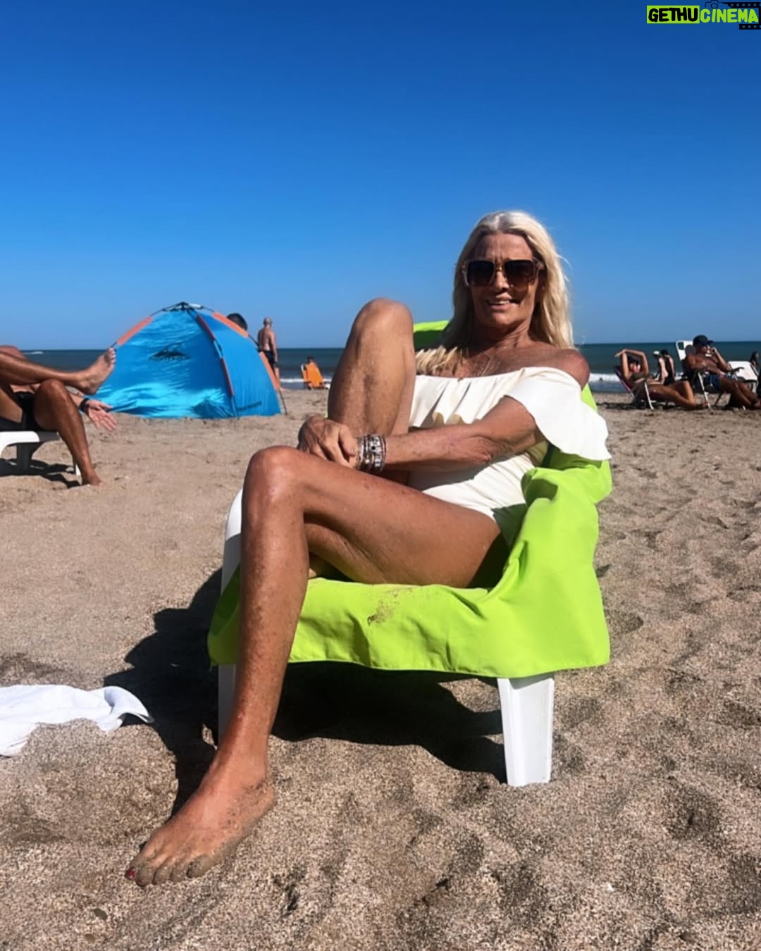 Evelyn Scheidl - 5.6K Likes - Mar del Plata es sorprendente!!! Cada playa tiene su encanto!! @lareserva.mdq es espectacular!! Una entrada a pura naturaleza y el balneario ofrece todas las comodidades!!!!
Y disfrutar junto a amigas es un privilegio!!!
Gracias @alvareznata @gracecamara31 @nequigalotti @reynalgina 🍀🍀🍀
Traje de baño @xyrusar @jimecyru
Anteojos @teresacalandraanteojos
