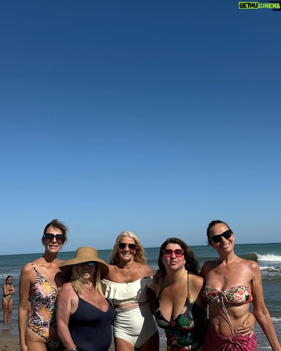 Evelyn Scheidl - 5.6K Likes - Mar del Plata es sorprendente!!! Cada playa tiene su encanto!! @lareserva.mdq es espectacular!! Una entrada a pura naturaleza y el balneario ofrece todas las comodidades!!!!
Y disfrutar junto a amigas es un privilegio!!!
Gracias @alvareznata @gracecamara31 @nequigalotti @reynalgina 🍀🍀🍀
Traje de baño @xyrusar @jimecyru
Anteojos @teresacalandraanteojos