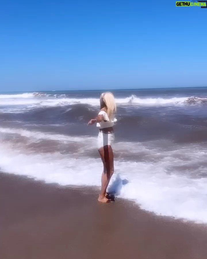 Evelyn Scheidl - 5.6K Likes - Mar del Plata es sorprendente!!! Cada playa tiene su encanto!! @lareserva.mdq es espectacular!! Una entrada a pura naturaleza y el balneario ofrece todas las comodidades!!!!
Y disfrutar junto a amigas es un privilegio!!!
Gracias @alvareznata @gracecamara31 @nequigalotti @reynalgina 🍀🍀🍀
Traje de baño @xyrusar @jimecyru
Anteojos @teresacalandraanteojos