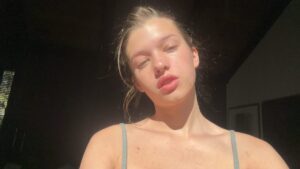Ever Anderson Instagram - been getting lots of questions about my skincare routine because my skin is “super clear”- and thought it would be good to remind everyone that some things on social media are fake. i just woke up this morning with a period breakout even though my skincare is great, i break out from stress and eating junk so yeahhh, i post pics of me at times when im not broken out but that doesn’t mean it doesn’t happen xxx