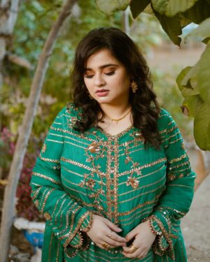 Faiza Saleem Instagram - Green with joy. 💚

Pick your favourite one pls, very confused. 😩

👗: @shemayelofficial 
💄: @beenishparvez_official 
📸: @shahzaibsaadat 

#faizasaleem #fashion #ootd #desi #weddingseason #karachi #pakistan #green #shadi #photooftheday