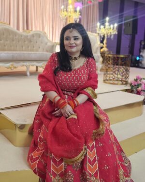 Faiza Saleem Instagram - Reuniting with family from all over the world for nephew’s wedding >>>>

Please say a prayer for my family. 🤲🏻

Event: Mehndi
Location: @grandsapphirelondon 
Makeup: @makeupbysamsabri 
Outfit: @mariyamdrizwan 

#faizasaleem #familyweddimg #london #cousins #pakistan #reunion #family