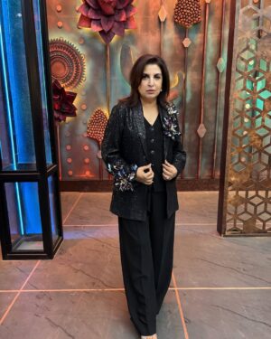 Farah Khan Instagram - My happy place.. with happy people.. @masterchefindiaofficial #celebritymasterchef @sonytvofficial  Styled by: @iamkenferns