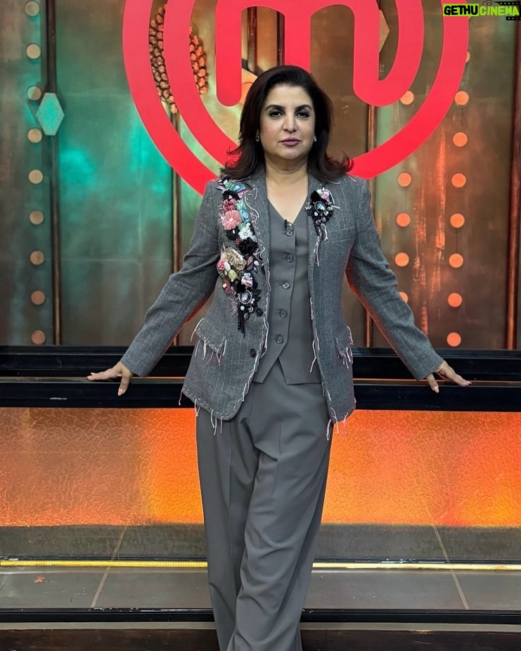 Farah Khan - 166.4K Likes - My happy place.. with happy people.. @masterchefindiaofficial #celebritymasterchef @sonytvofficial Styled by: @iamkenferns