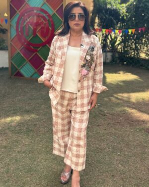 Farah Khan Instagram - My happy place.. with happy people.. @masterchefindiaofficial #celebritymasterchef @sonytvofficial  Styled by: @iamkenferns