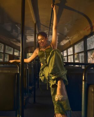 Faria Abdullah Instagram - How to utilise an abandoned bus: 101 

Outfit and Styling : @aishwaryastylesit
Jewellery : @karnikajewelshyd
Photos : @shaktismaran
Makeup : @anushalimakeup