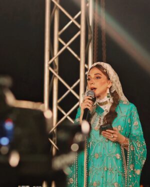 Fatima AlBanawi Instagram - أنزل بالسبابة على شاشة الجوال
الكل في أجمل رونق، آخر شياكة
هكذا هي الاحتفالات الوطنية
تجعل كل منّا عريس أو عروسة
احتفالات وطنية تملأ الأجواء بالألوان
لحظات فخر واعتزاز، لحظات إلهام
تجدد فينا الطموحات، ترسم الأحلام
وتحكي أجمل سير الأجداد
كل عام وبلادنا تشرق بالفخر
• • •
👗 
𝐏𝐡𝐨𝐭𝐨𝐬 𝐛𝐲: @leqaam @azharna_
𝐃𝐫𝐞𝐬𝐬: @reem_esailan
𝐌𝐚𝐤𝐞𝐮𝐩: @maha_makeup_00
• • •
#يوم_التأسيس 
#يوم_التأسيس_السعودي
#السعودية
#فاطمة_البنوي