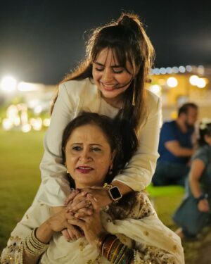 Fatima Effendi Instagram - Happy birthday pyari ammi ❤️ @fauzia.mushtaq.58