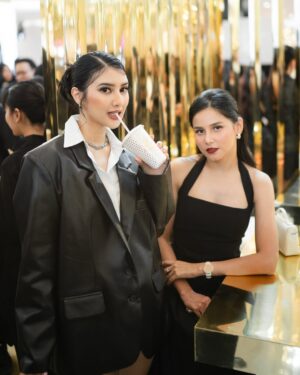 Fita Anggriani Instagram - Pertama kali kenal @yunitasiregar dari 2013 pas kebetulan lagi stripping DDS, tapi mulai deket nya bisa dibilang baru 2 tahun belakangan ini karena kita sering olahraga bareng ☺️ Semakin kita deket dan ternyata banyak kesamaan yg disuka then suddenly dapet kerjaan bareng di film HSL , terus decided utk liburan bareng juga so jadi semakin tau karakter asli ini anak, rasanya berasa nambah punya kakak perempuan sih jujur 🥹 selain Sheila and Dinda of course , karakter mereka yg beda beda bett jadinya merasa terlengkapi bisa deket dgn mereka semua 🥹💗 
I feel so lucky !

Yunita selain humble dan care sekali dengan orang sekitar nya , doi tuh juga manusia kuat yg ku kenal zih , banget ! Ga bisa bayangin jadi anda yg hidup tanpa kedua orang tua di kota yg keras ini ya zay 👋🏼 Tapi bener kata orang2 kalo orang baik tuh pasti ditemukan jodoh yg baik juga diwaktu yg tepat. And kemarin liat dia at her wedding bersama orang yg tepat ikut bahagia sekali tapi tetep mata eike basah mulu liatnye 😭👋🏼 
 
Kak, thank you for allowing me to be a part of your special moment . You must know that you deserve to be loved and happy . You deserve to live a life that excites you ! I wish you both a wonderful wedding and a fulfilling life together. 🤍🕊️ #GoodbyeJin 😌