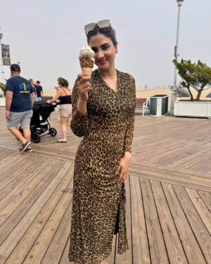Fiza Ali Instagram - Enjoy life 🤩