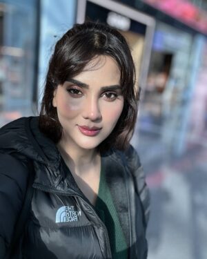 Fiza Ali Instagram - Happiness is an inside job 🤗🤩