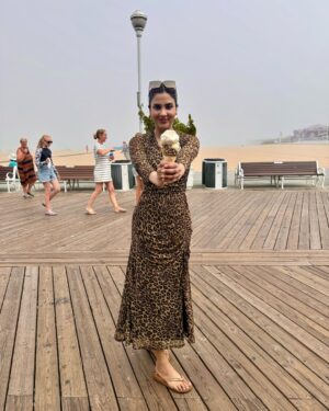 Fiza Ali Instagram - Enjoy life 🤩