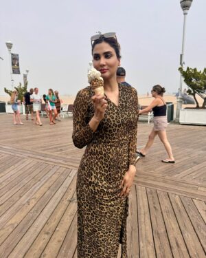 Fiza Ali Instagram - Enjoy life 🤩