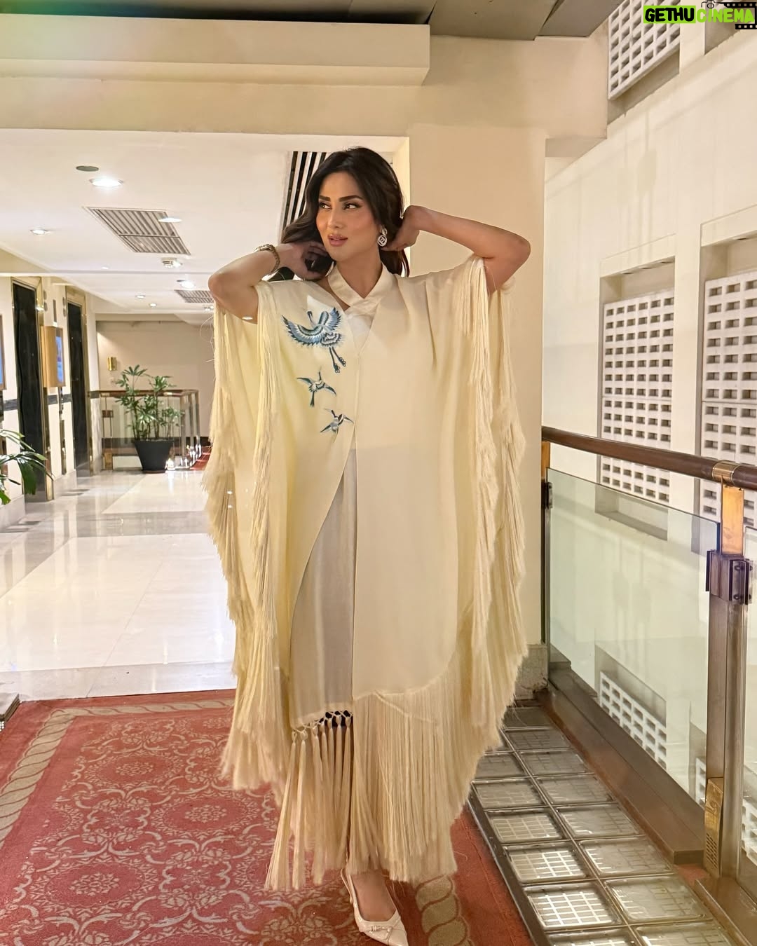 Fiza Ali - 8.4K Likes - 💟
“A woman in white is a vision of purity, elegance, and timeless beauty” #WhiteDress #ElegancePersonified #TimelessBeauty @vestispret